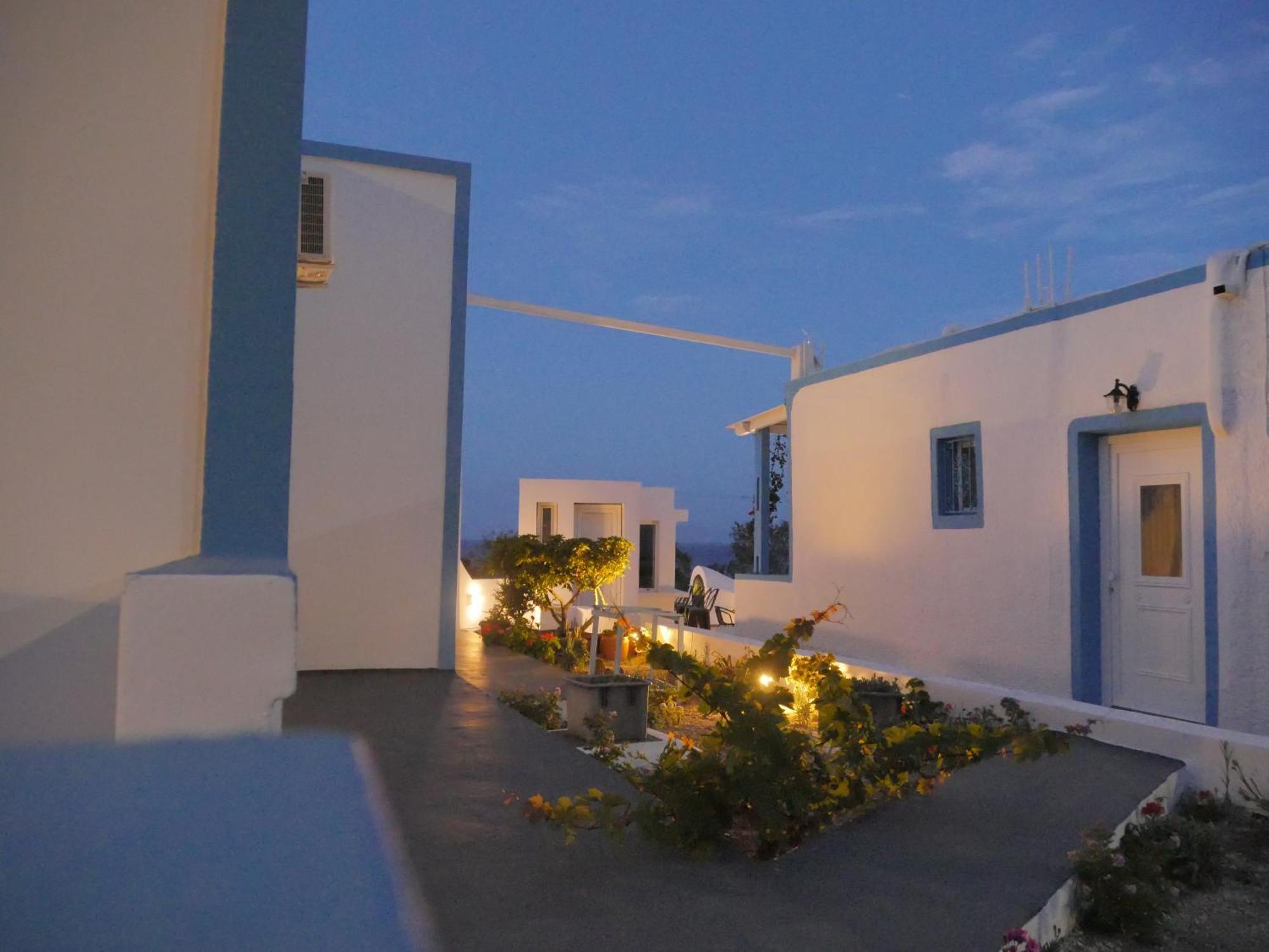 Ancient Thera Apartments Kamári Exterior foto